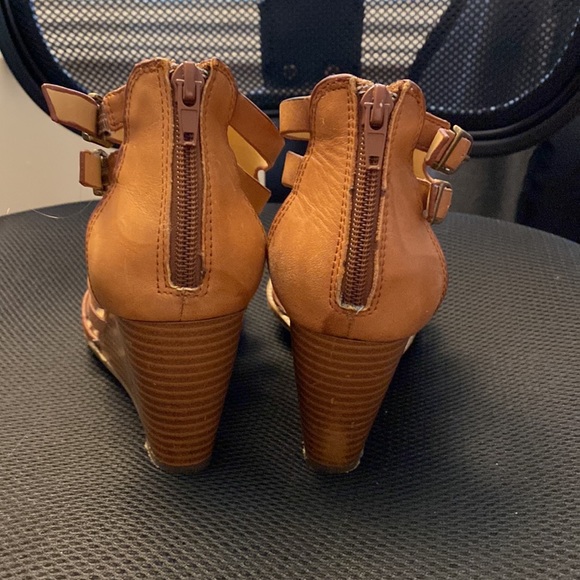 Quad Comfort Brown Strap Wedge - Picture 4 of 4